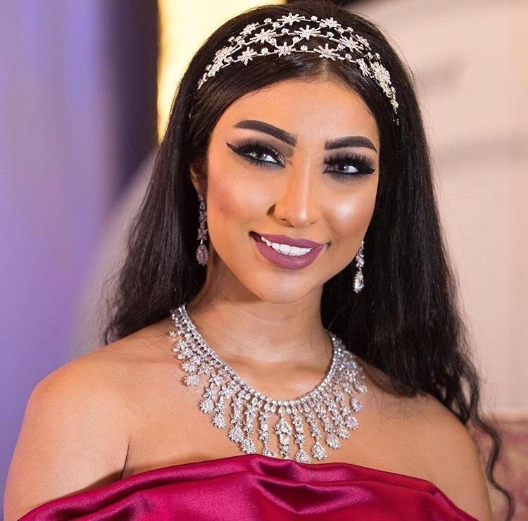 القبض على دنيا بطمة وشقيقتها ومنعهما