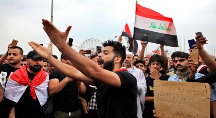 المحتجون العراقيون يقتحمون حرم السفارة الأمريكية