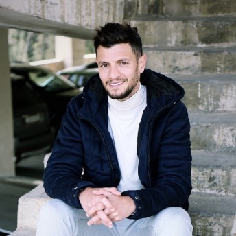 عشيرة بني ياسين تستنكر احتجاز ابنها