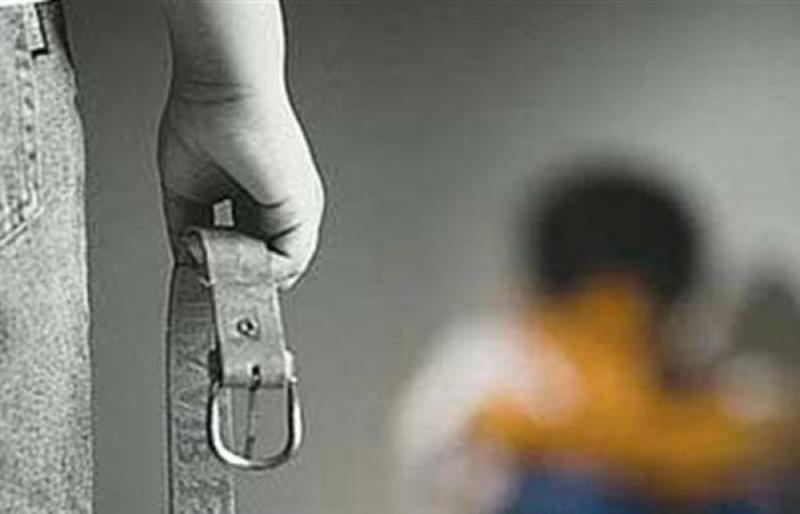 والد يضرب ابنه حتى الموت شرق