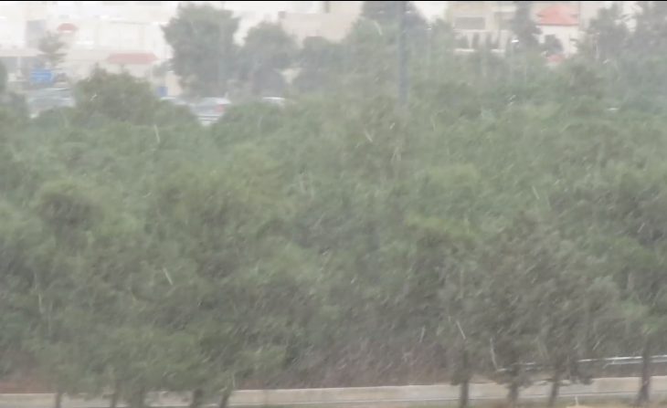 تساقط زخات خفيفة من الثلوج في