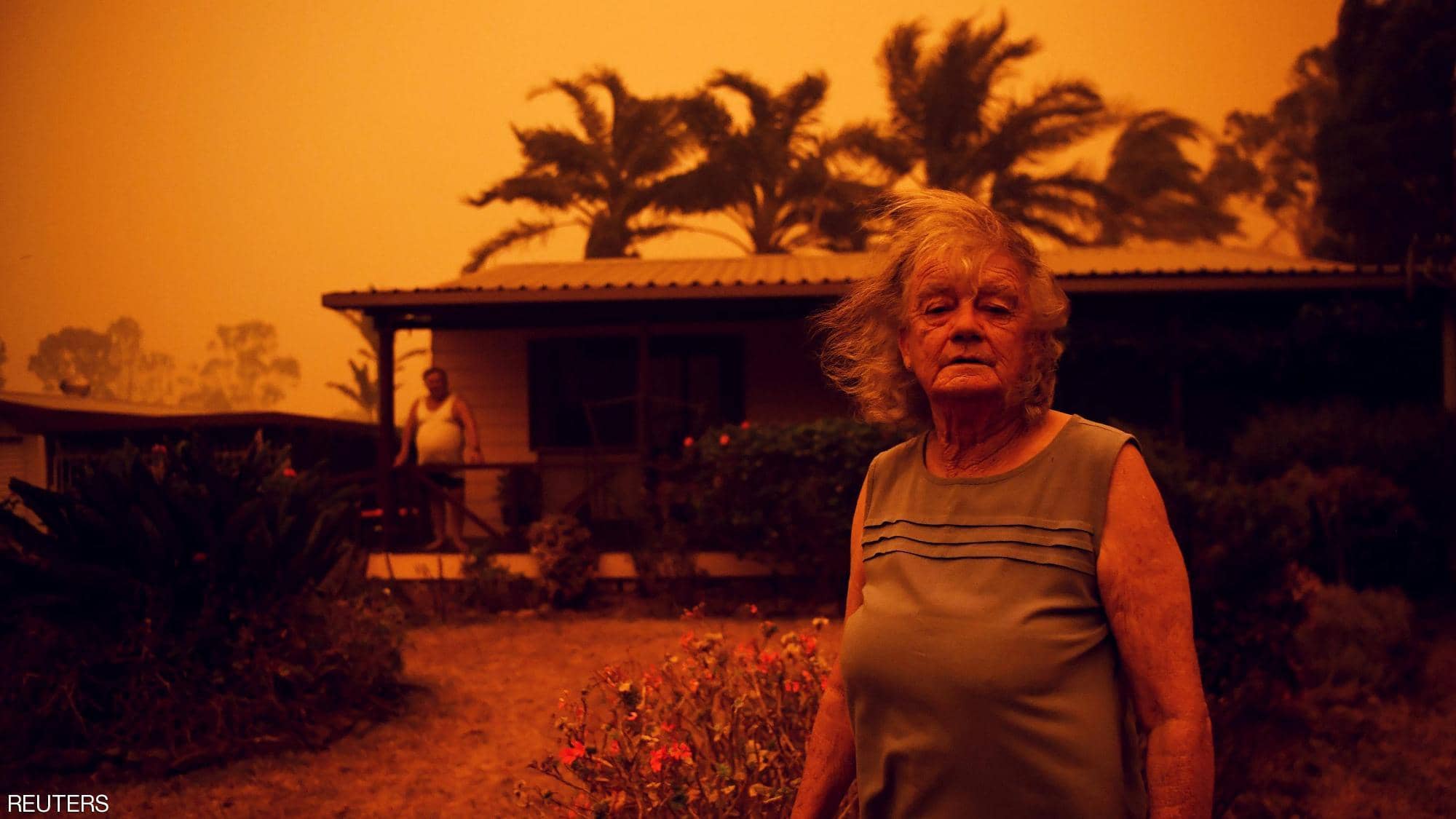 سماء حمراء ودمار مأساوي.. مشاهد من