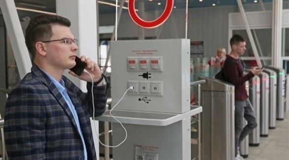 تحذيرات من محطات شحن الهواتف في