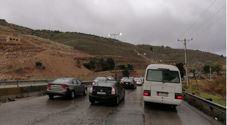 تصادم أربع مركبات على طريق جرش