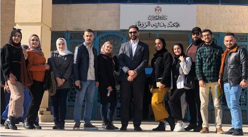 كلية الحقوق تنظم زيارة إلى محكمة