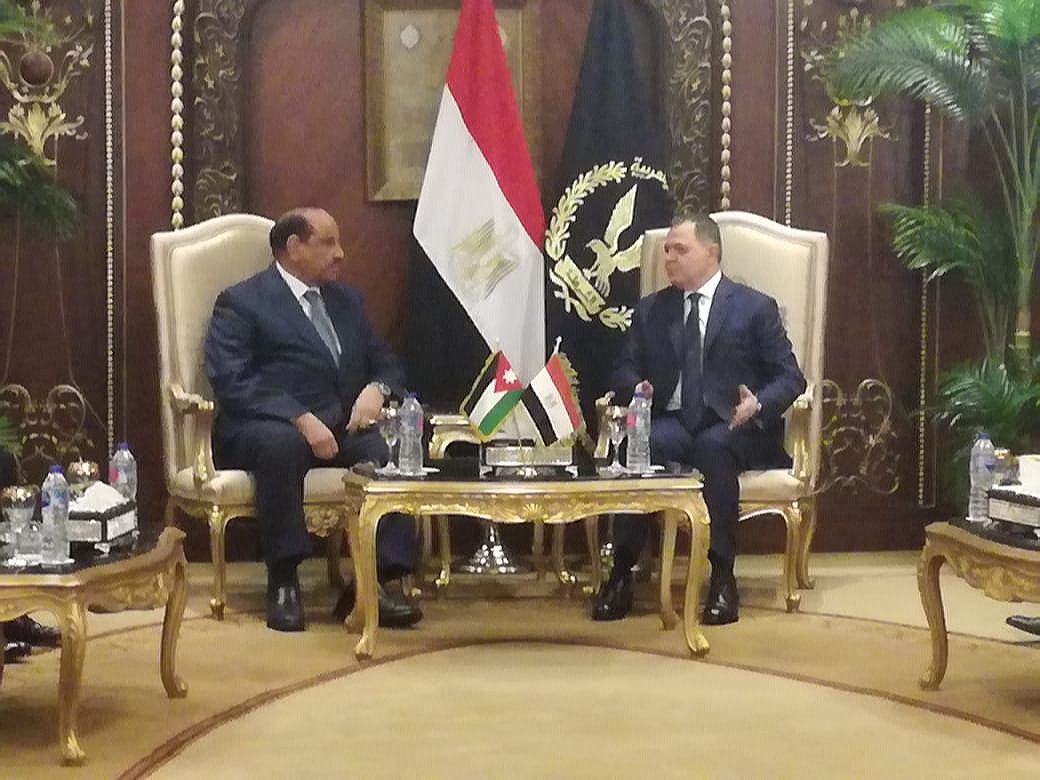 سلامة حماد واللواء حسين الحواتمة يجريان