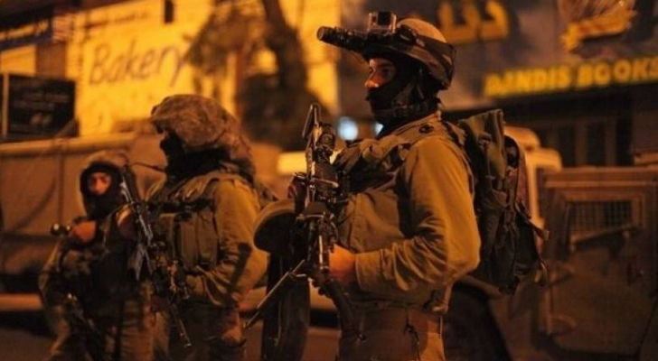 الاحتلال يعتقل 16 فلسطينيا بالضفة الغربية