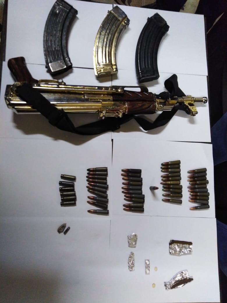 بعد مقاومة شديدة.. ضبط مطلوب مسلح