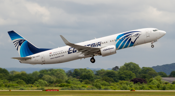 مصر للطيران تعلق رحلاتها مؤقتا الى