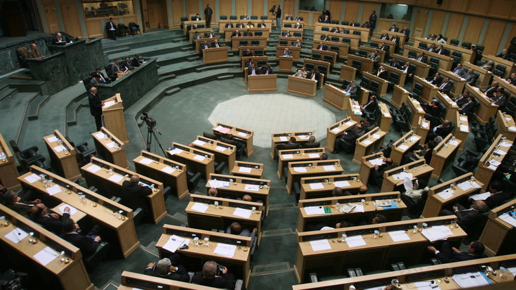 انحياز الحكومة والنواب الى التجار