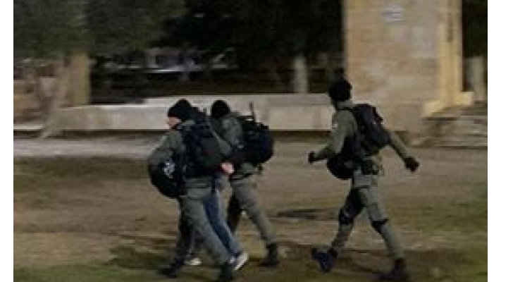 الاحتلال يقتحم مصلى باب الرحمة ويعتقل