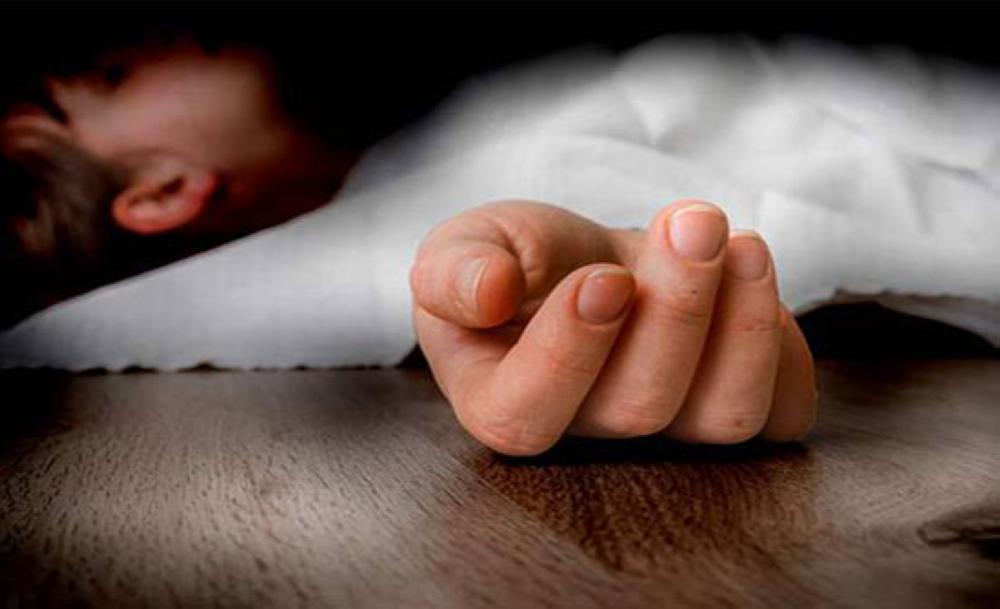 والد من جنسية عربية يقتل طفله