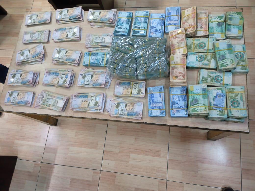 القبض على سالب 42 ألف دينار