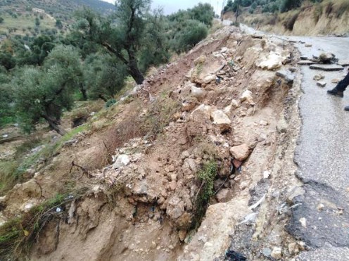 انهيارات في عدد من طرق كفرنجة