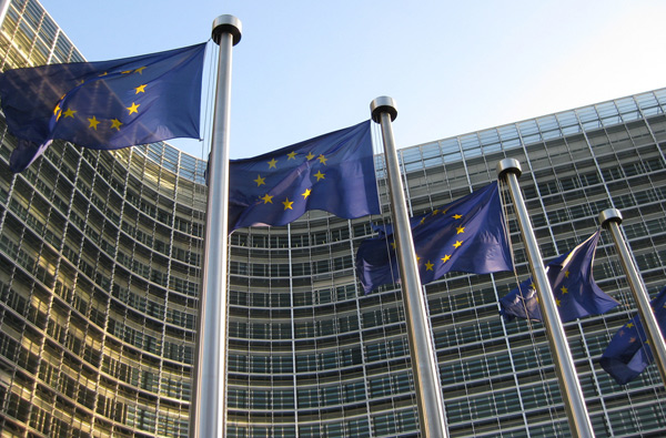 الاتحاد الأوروبي يدعو إسرائيل لإنهاء الأنشطة