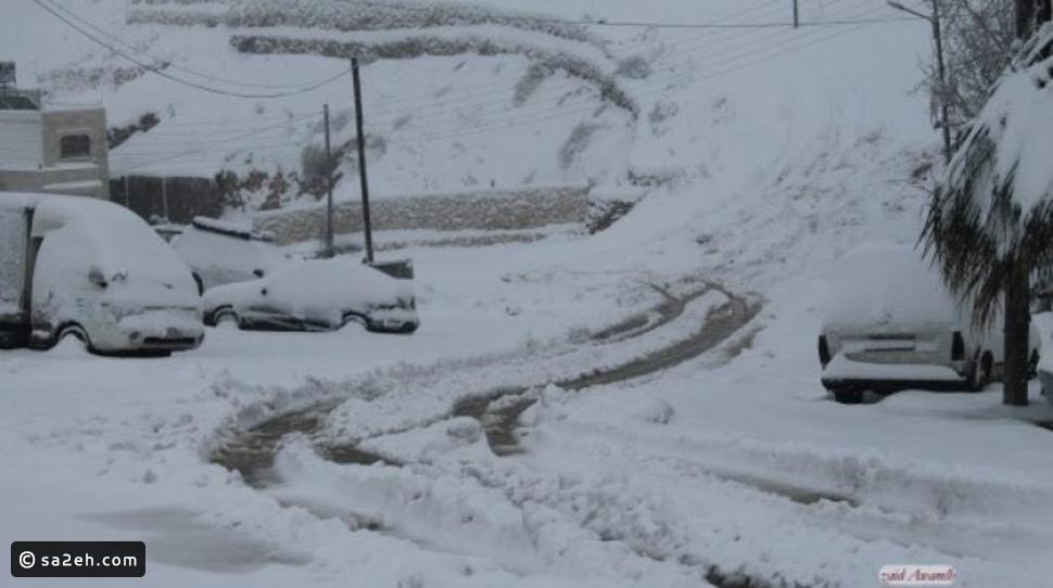 الثلوج تكسو منطقة تبوك السعودية باللون