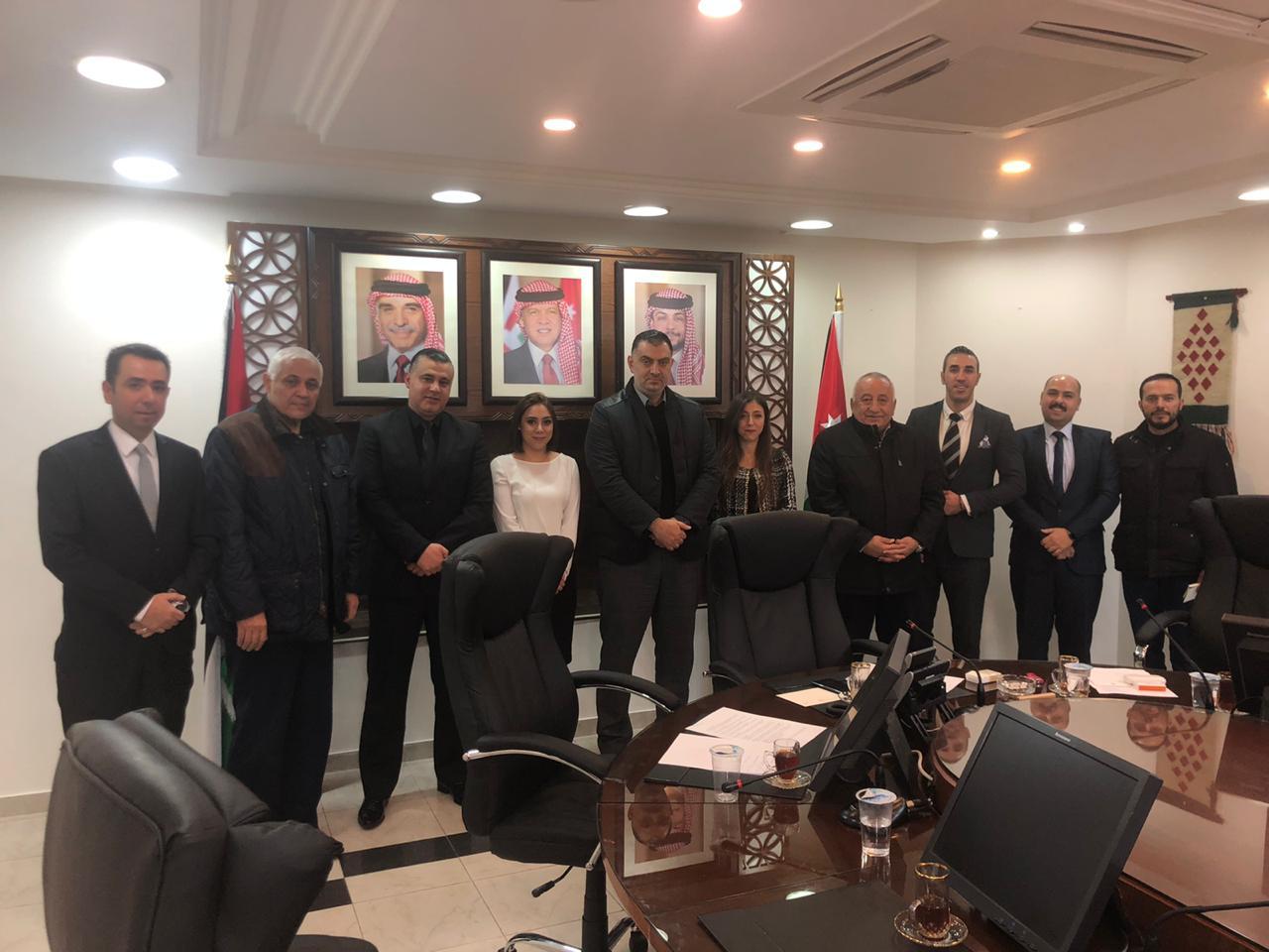 البطاينة يلتقي المضيفين الجويين