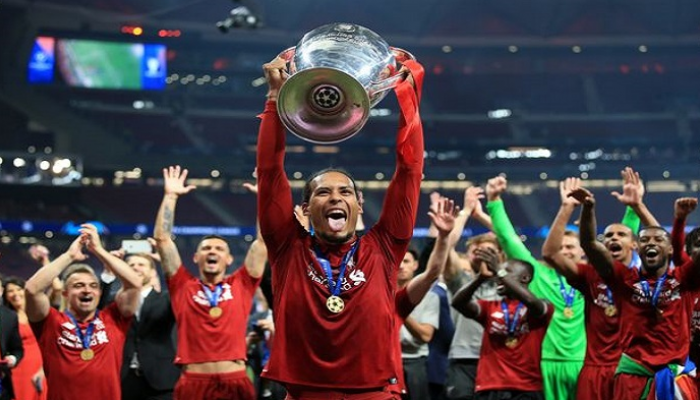 فان ديك ساخرا من توتنهام: حاولوا