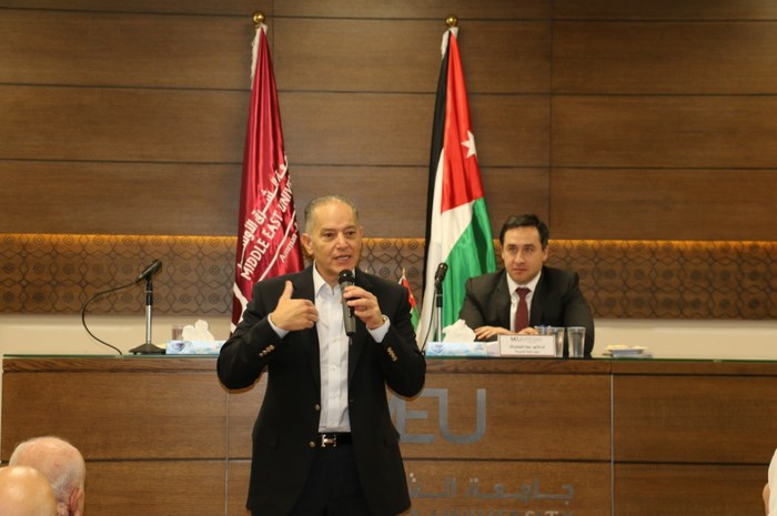 أمجد العريان يدعو إلى الاهتمام بخريج