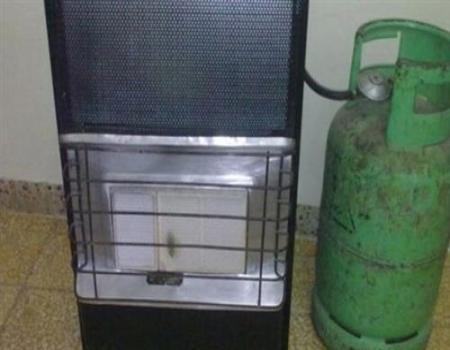 وفاة شخصين وإصابة طفليهما اختناقا في