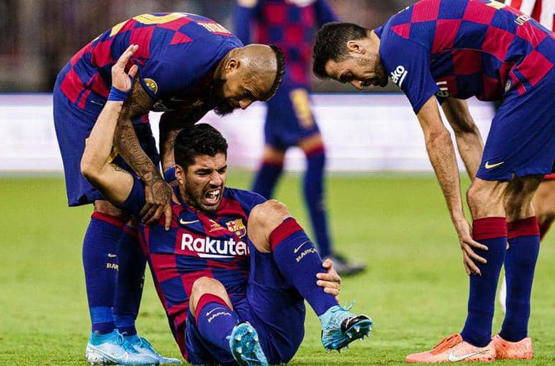 ضربة لبرشلونة .. غياب طويل لسواريز