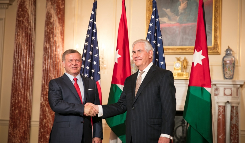 الملك يلتقي وزير الخارجية الأمريكي