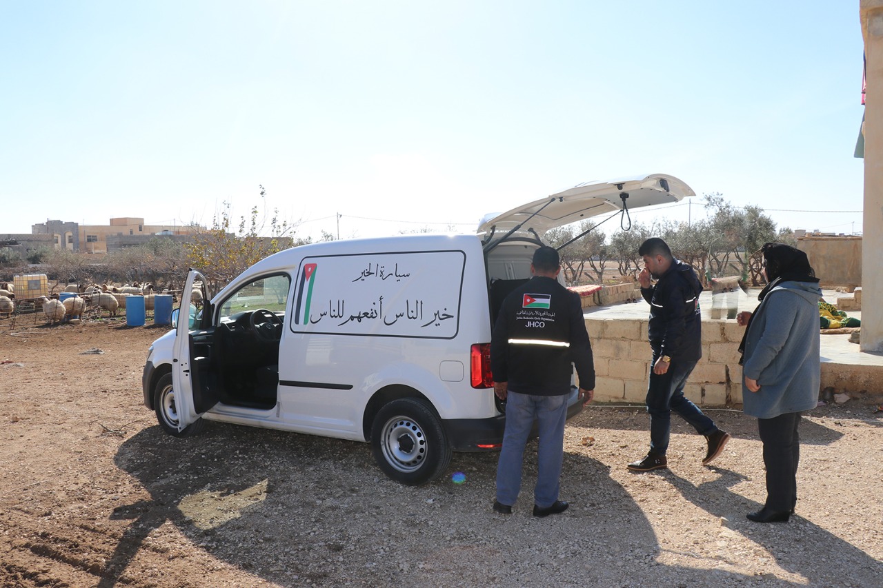«سيارة الخير» تجوب المحافظات (صور)