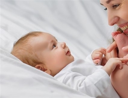 أطعمة لا ينبغي تقديمها للطفل في