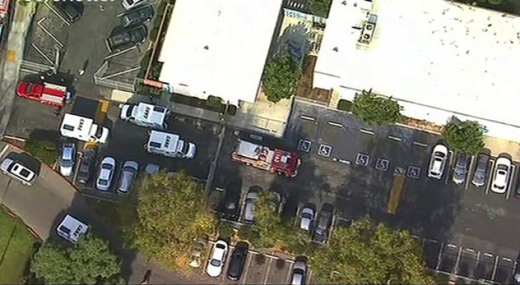 طائرة ركاب تفرغ وقودها فوق مدرسة