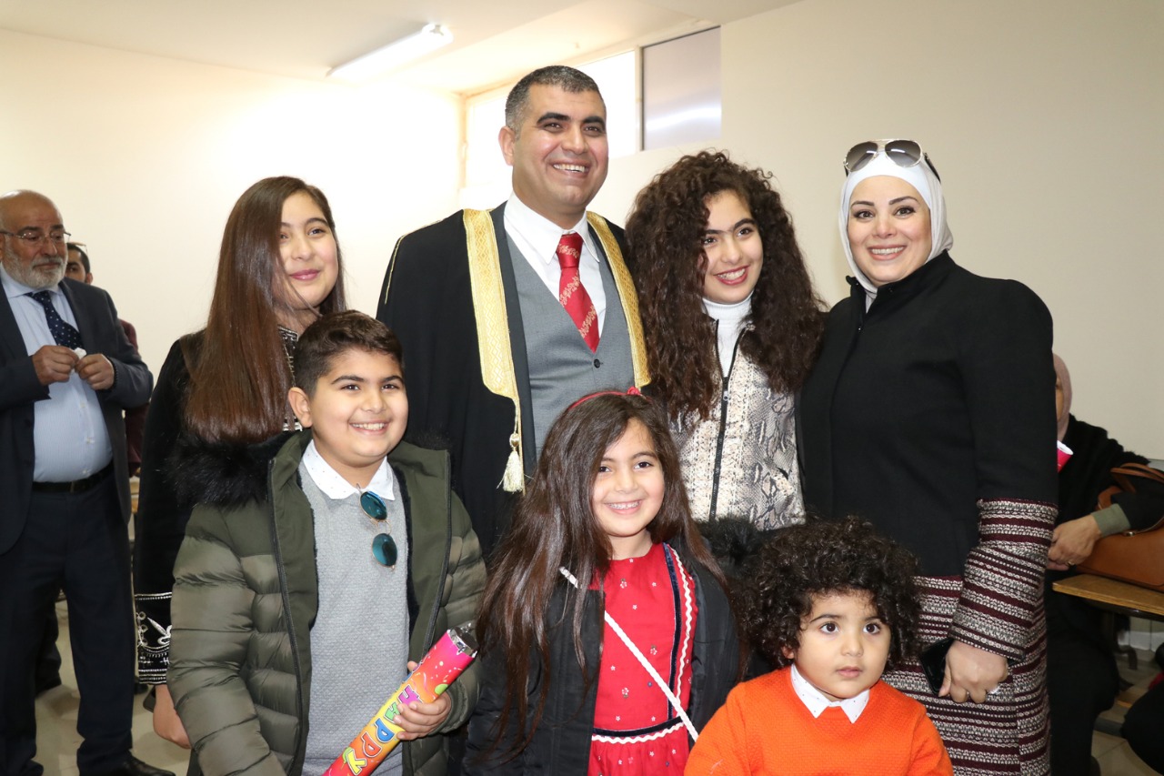 الدكتوراة لـ محمد عمر هملان (صور)