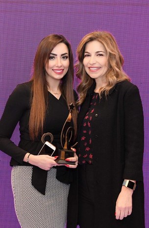 الأميرة غيداء تكرم الإعلامية الطبية دارين