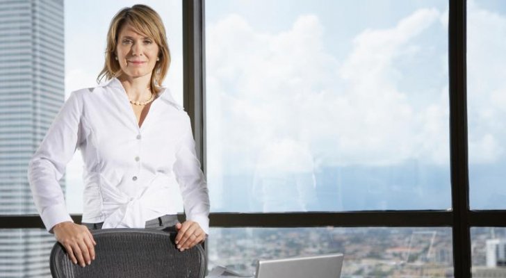 كاتبة أمريكية: إنهاء الحروب يكون بحكم