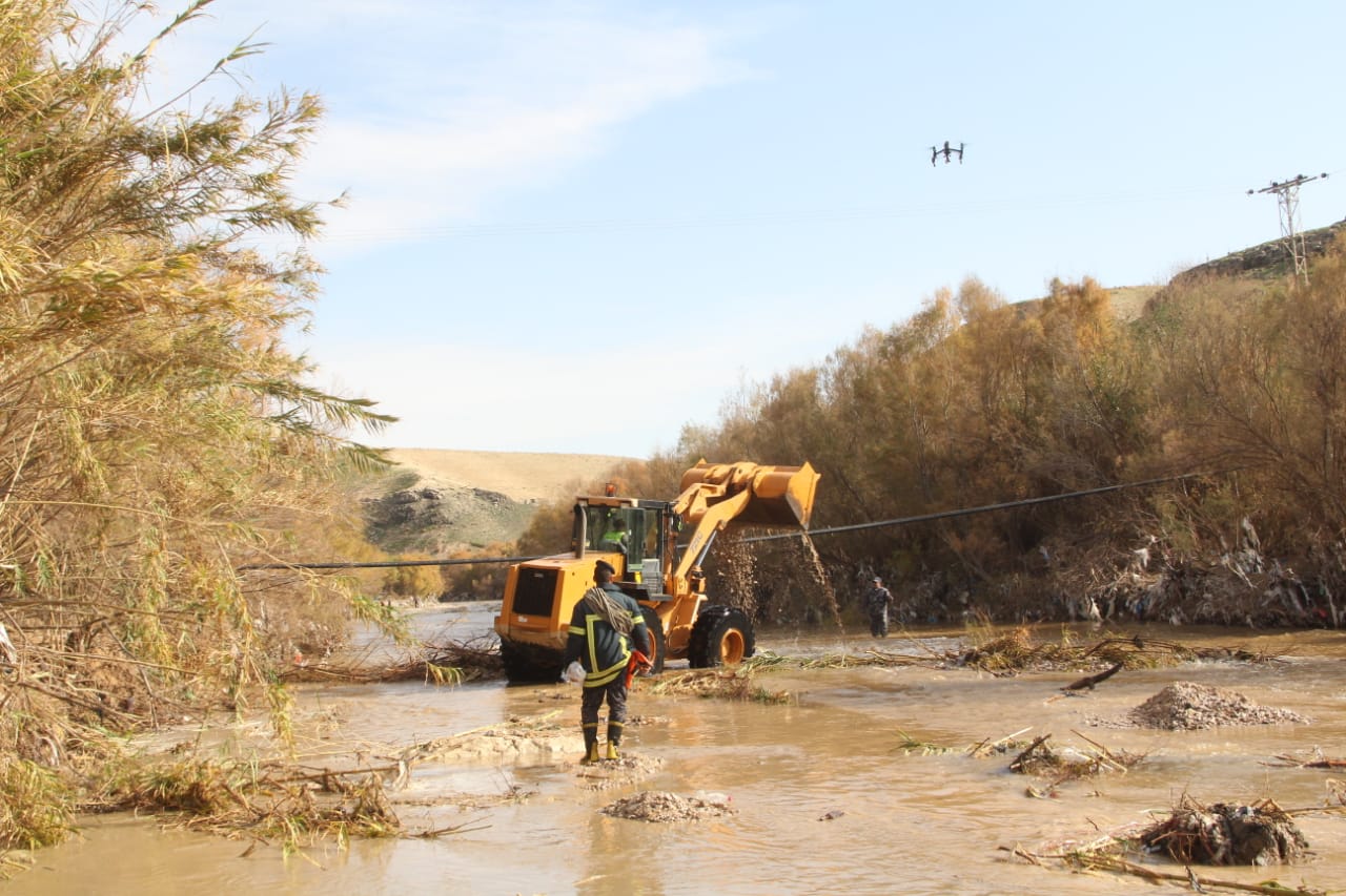 2000 شخص يواصلون البحث عن الشاب