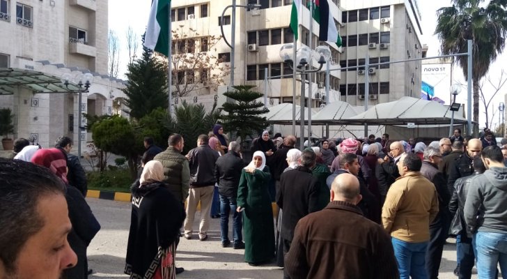 وقفة احتجاجية لموظفي وزارة الطاقة.. ما