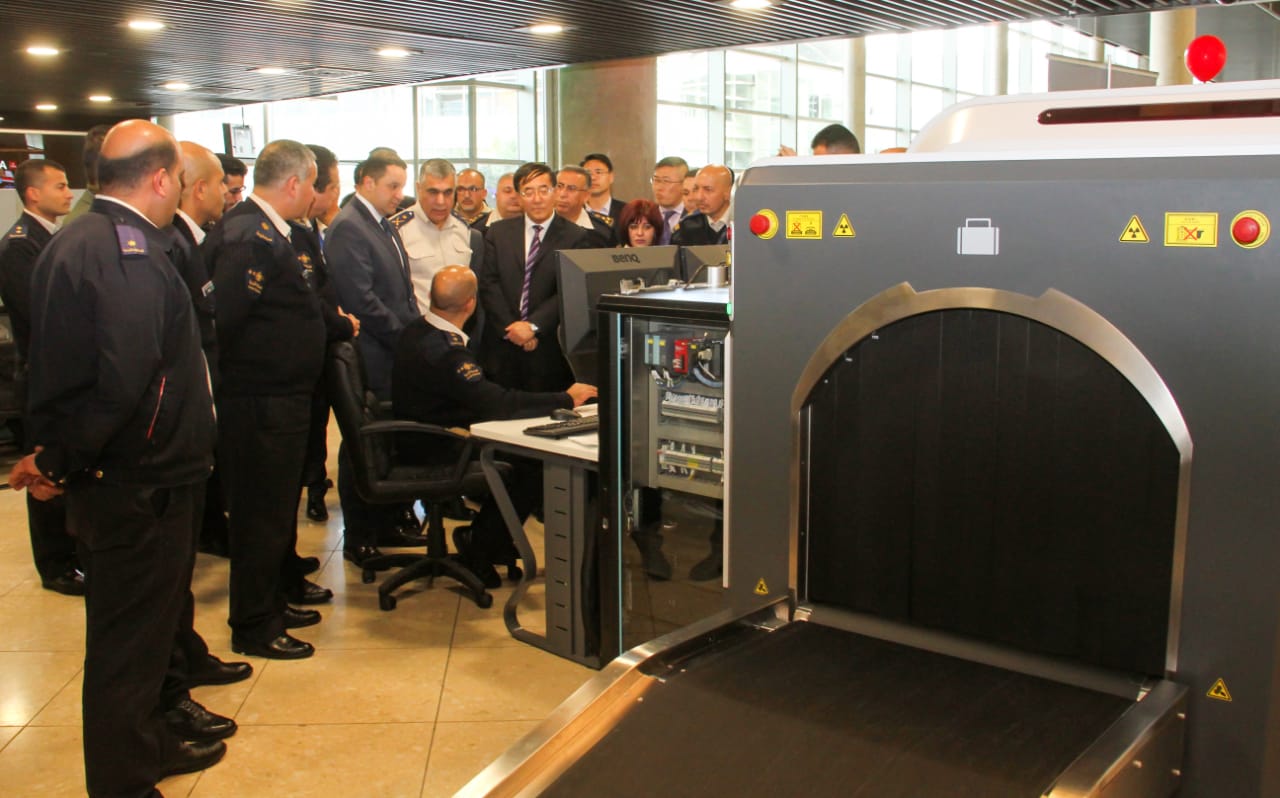 الجمارك تستلم أجهزة فحص بالأشعة من