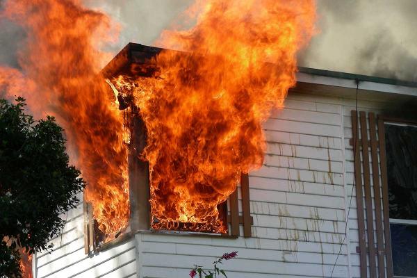 حريق بغرفة بويلرات لوزارة العمل في