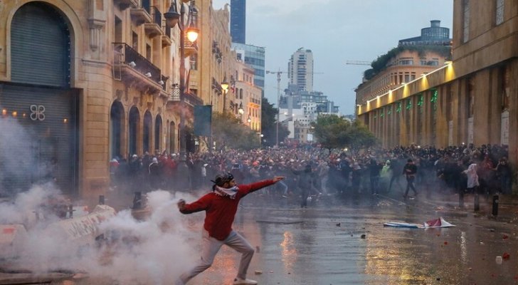 عون يدعو الأمن لحماية المتظاهرين والحريري