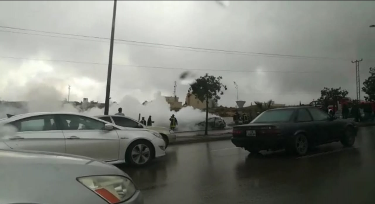 احتراق مركبة بـ ’الكامل‘ في شارع