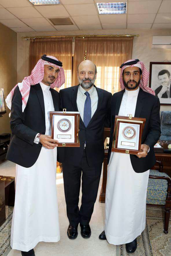 الرزاز يكرم الشاعرين ’المساعيد والعظامات‘