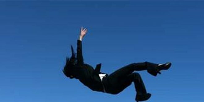 وفاة عشرينية بعد سقوطها من الطابق