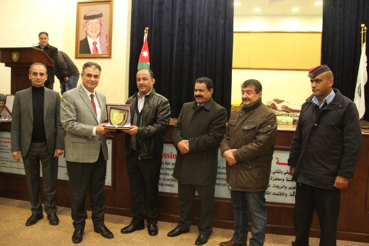 محافظ البلقاء يرعى حملة كسوة الشتاء