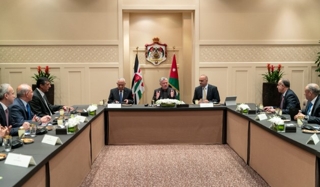 الملك يلتقي شخصيات ويتحدث عن جولته