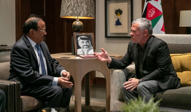 الملك يلتقي مستشار الأمن القومي الهندي