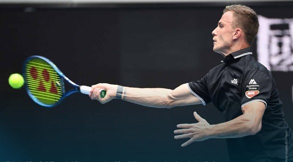 هزيمة مفاجئة لشابوفالوف في الدور الأول