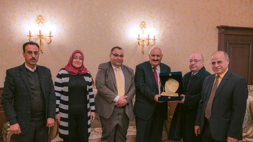 رئيس جامعة بدر المصرية يكرم رئيس