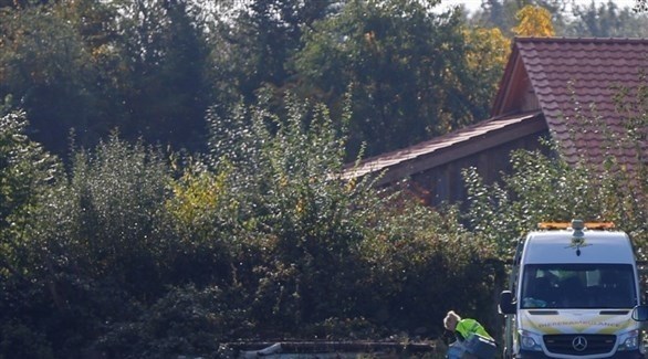 محاكمة أب احتجز أبناءه 9 أعوام