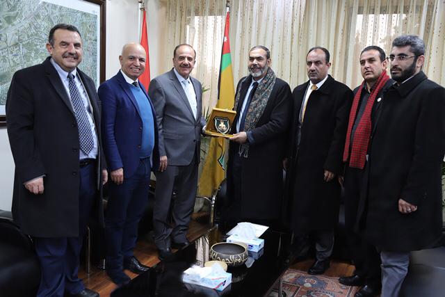 الأردنية ونقابة المعلمين تبحثان آفاق التعاون