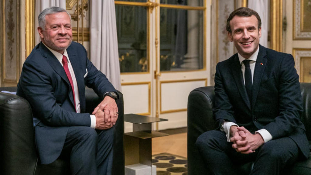 ماكرون من الأقصى: الملك رجل السلام