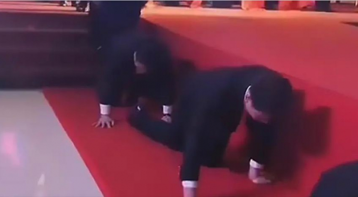 أبدوا الندم وتوسلوا .. مديرون يزحفون