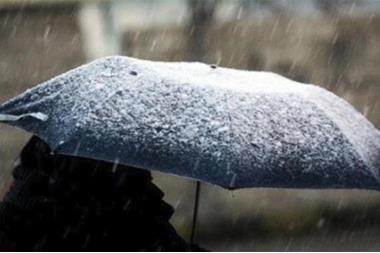 تساقط زخات ثلجية على بعض مناطق